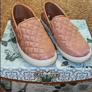Super cute rose pink quilted loafers!
